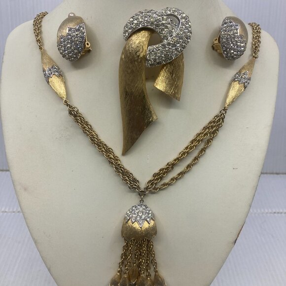 Vtg AVON de BELLEVILLE BOUCHER 5715 gold pave rhinestone tassel earrings brooch - Picture 2 of 7